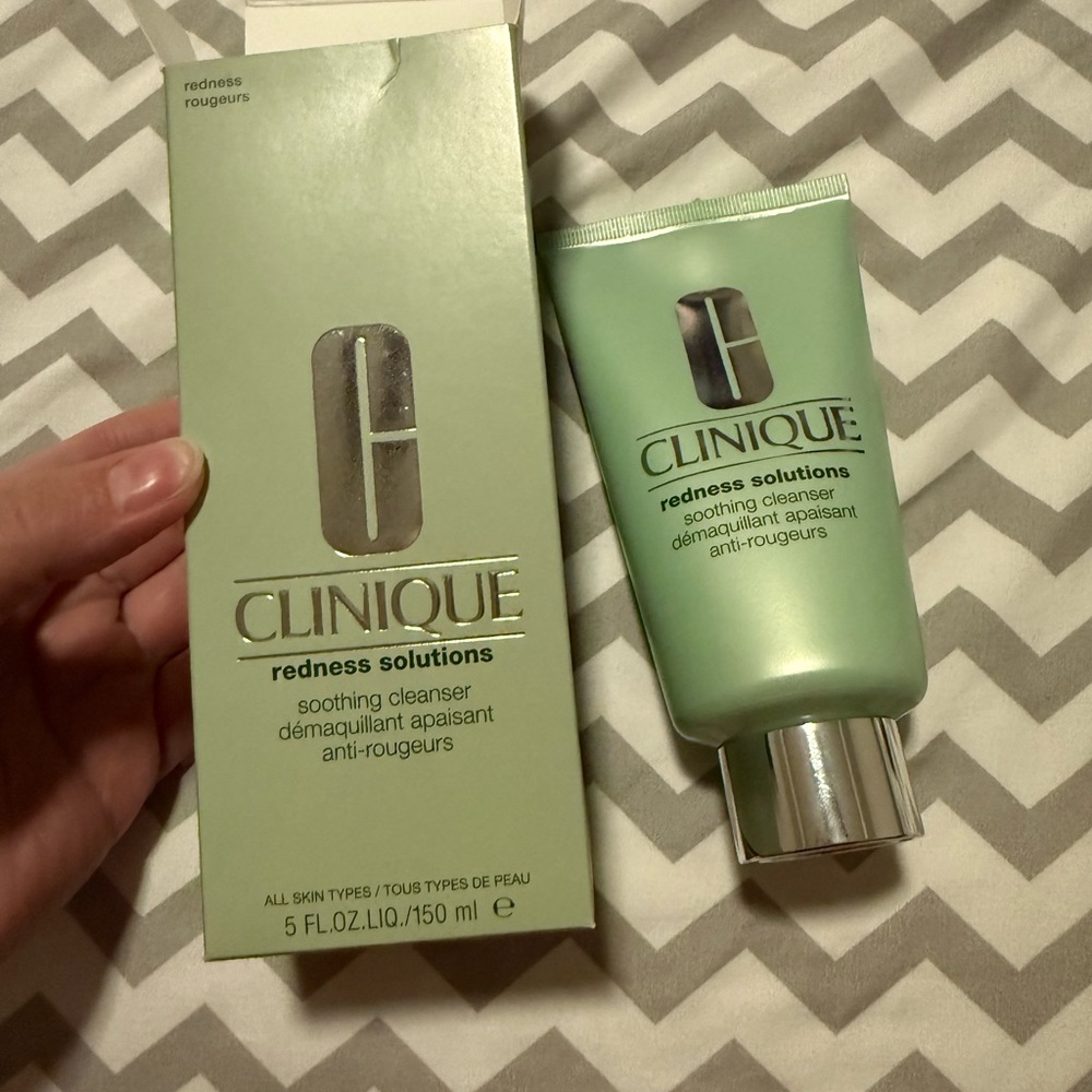 Clinique Redness Solutions Soothing Cleanser - Light Green
